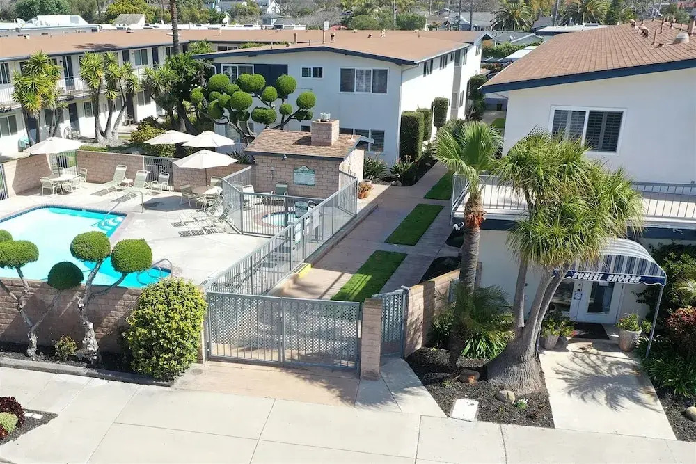 Beautiful 1 Bed Beach Balcony Condo #207 1 Bedroom Condo by RedAwning