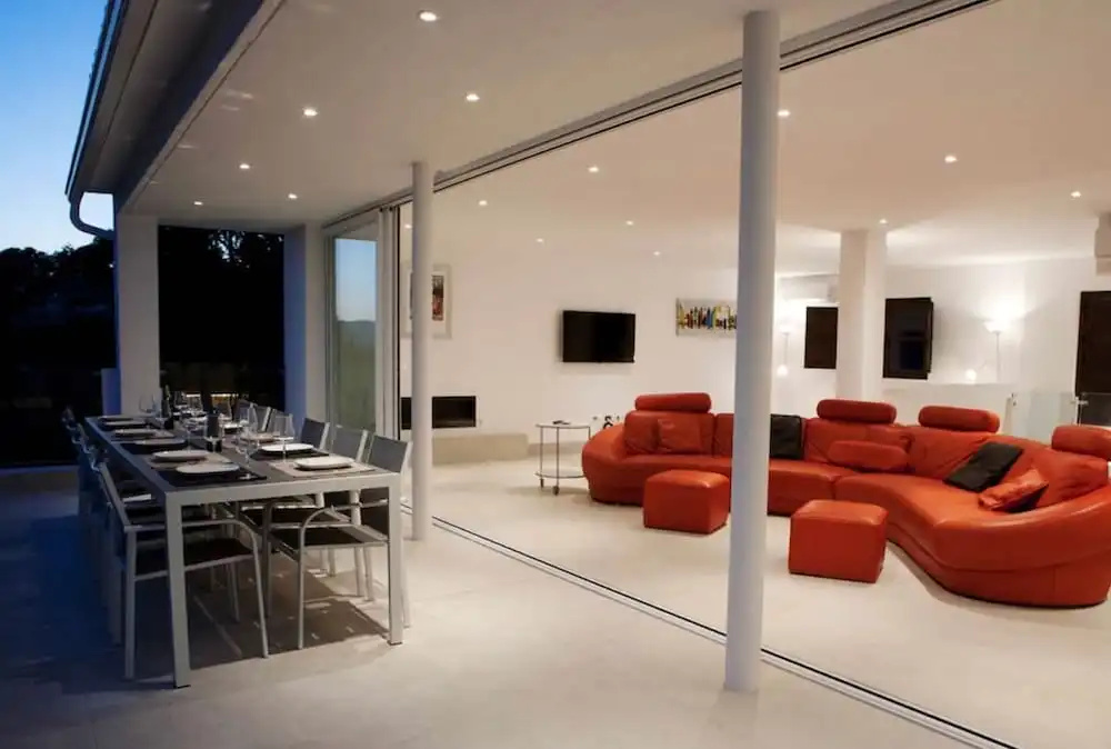 Luxury villa with heated pool for 12 to 14 people