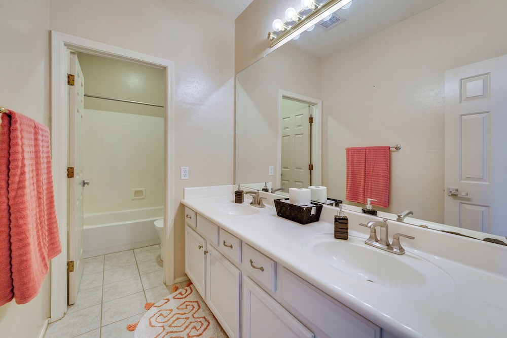 Pool & Great Location! Smart Home in Chandler