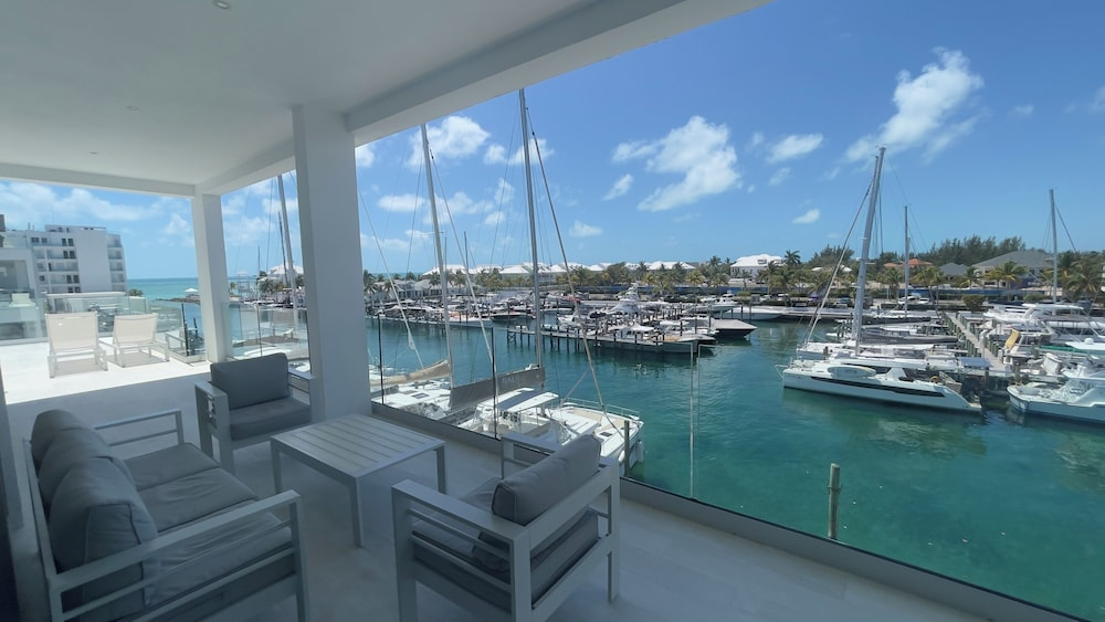 Palm Cay Marina, Resort & Spa