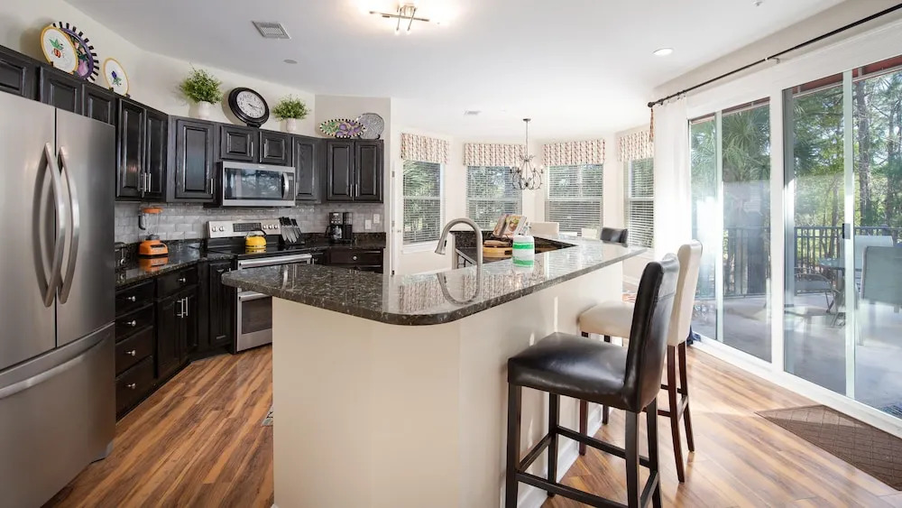 CONDO with GOLF CART and short walk to Village of Baytowne Wharf