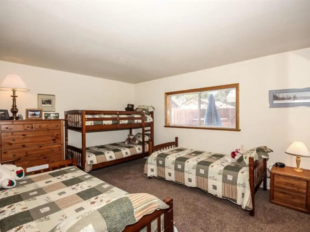 Idle Hours Inn - 1945 by Big Bear Vacations