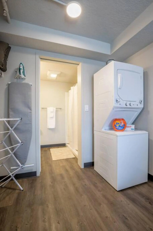 Beautiful Downtown Suite With Free Parking Gym More
