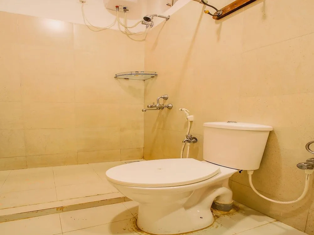 OYO Flagship 15751 Main Wazirabad Road