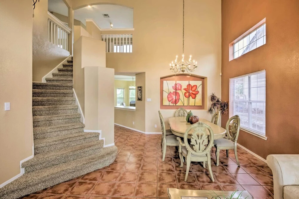 El Paso Retreat w/ Pool: 11 Mi to Downtown!