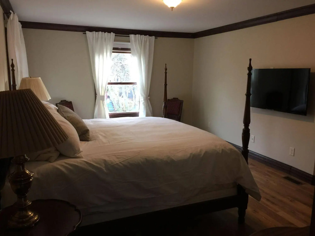 Dartmouth House Inn