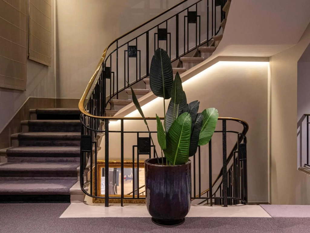 Le Splendid Hotel Lac DAnnecy - Handwritten Collection