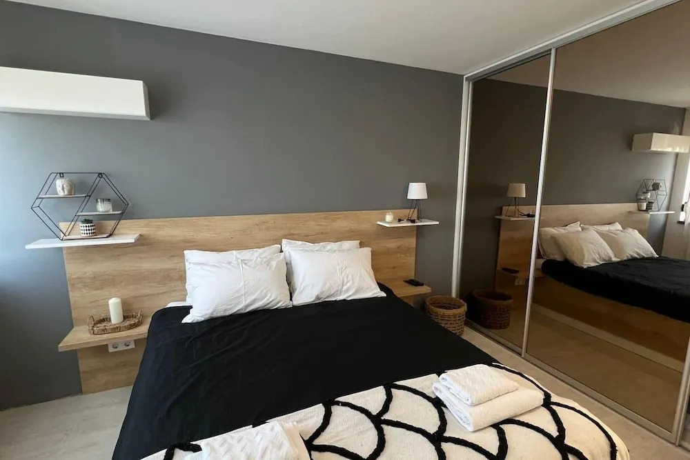 Luxurious Beach House With Wi-fi and Parking