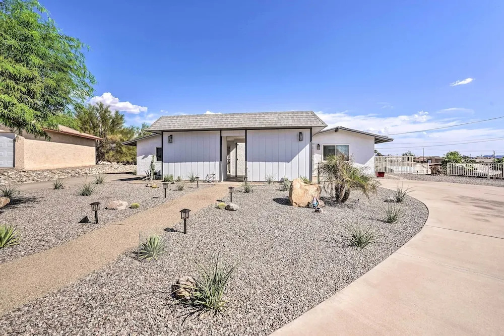 2 Mi to Lake Havasu State Park: Home w/ Pool!