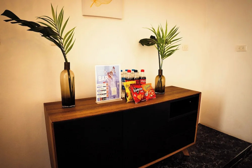 Residenciales H1 & H2 - Breakfast & Room Service - Airport close