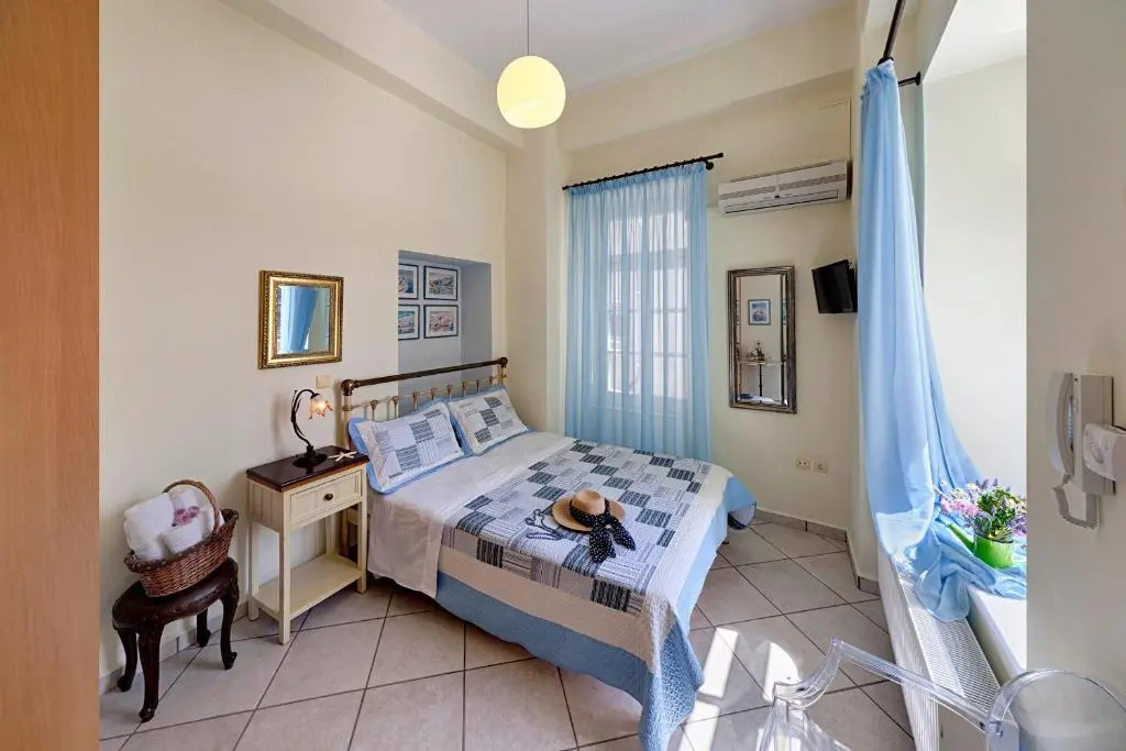 Antouanetta Apartments