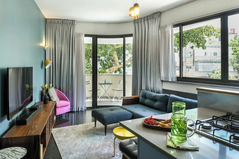 Turquoise Chic Apartment by Sea N' Rent