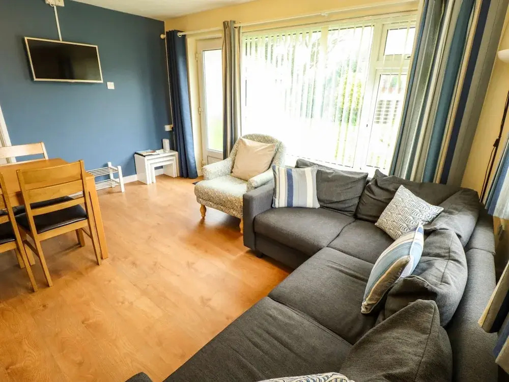 8 Royal Chalet Park