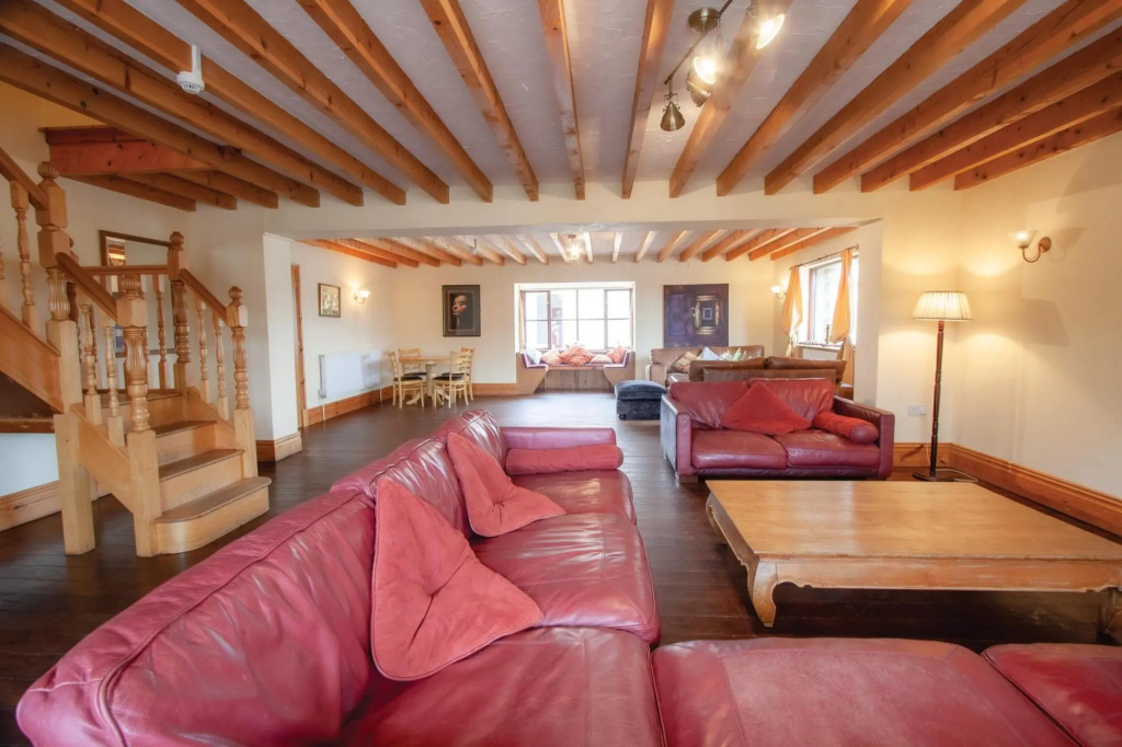 The Lake House Retreat - 7 Bedroom Holiday Home - Sleeps 20 - Southgate