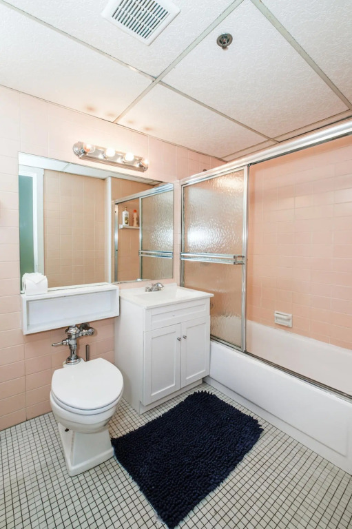 Cozy Studio + Train | Theatre District | Evonify