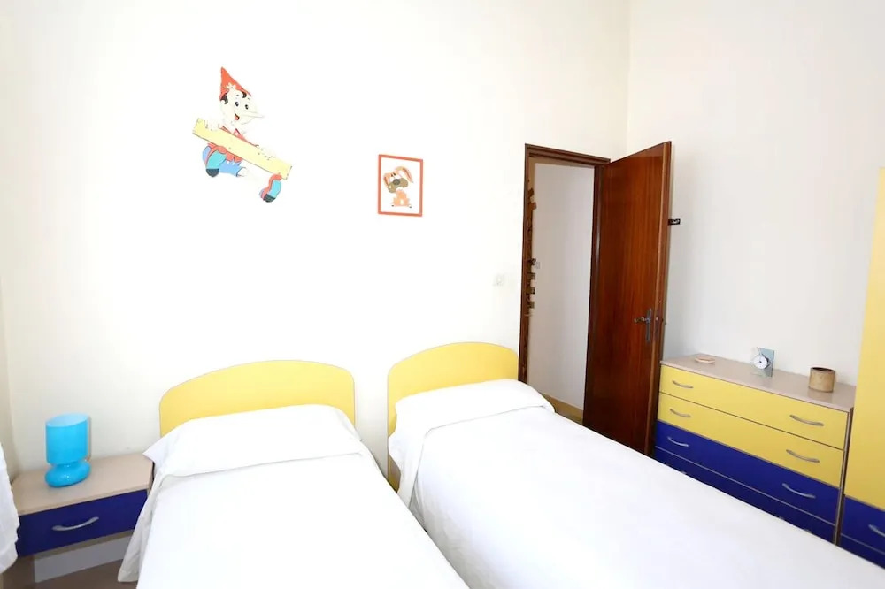 House With 2 Bedrooms in Punta Braccetto, With Furnished Terrace - 500