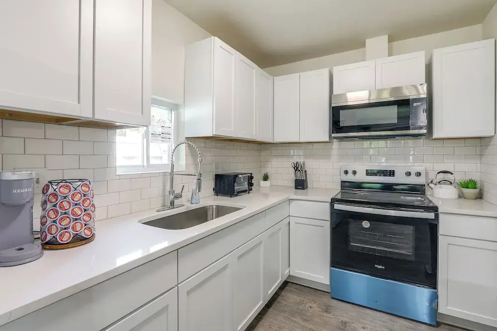 4 Mi to Dtwn: Charming Retreat in Wichita!