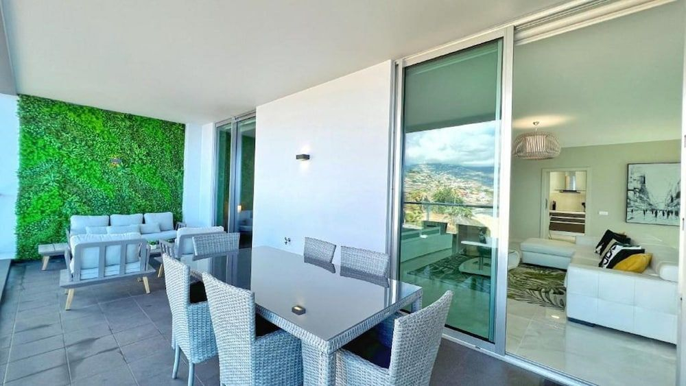 Lux Apartment first row