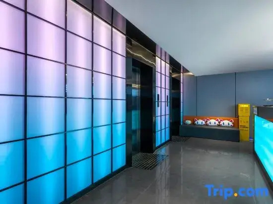 i Electronic Sports Hotel (Nanjing New City Plaza Longjiang Subway Station)