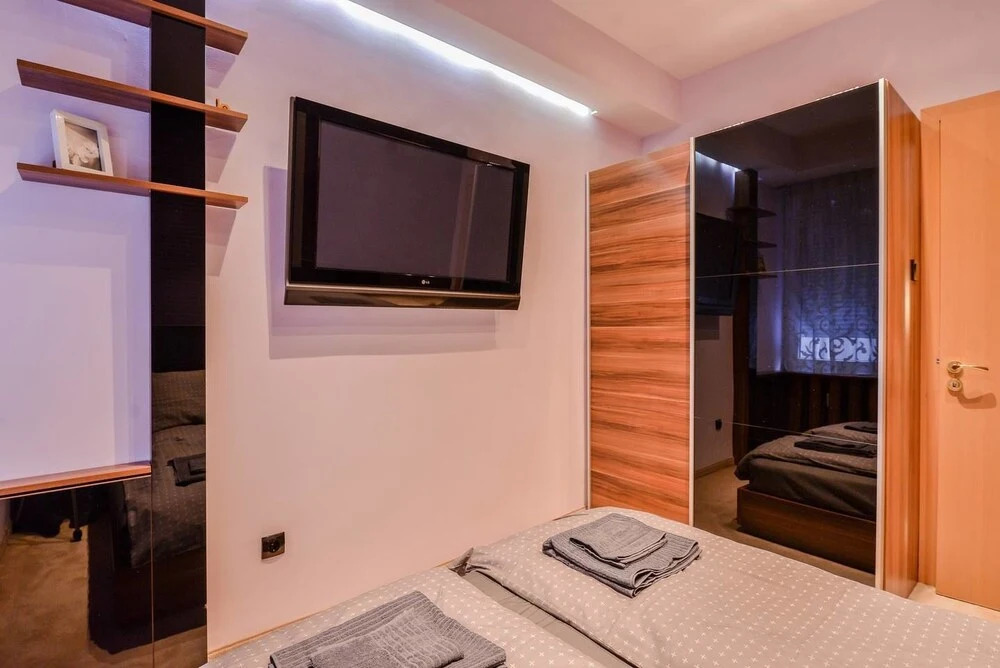 FM Deluxe 1-BDR Apartment - Extravaganzzo