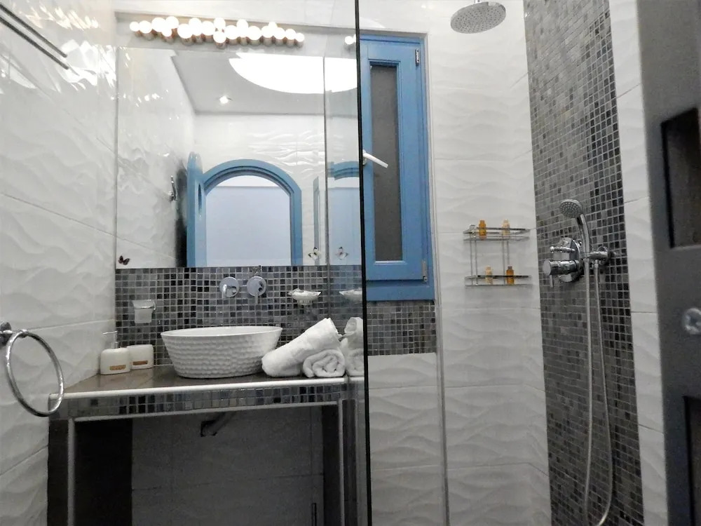 Captain Lazaros Detached Beach Villa and Suites