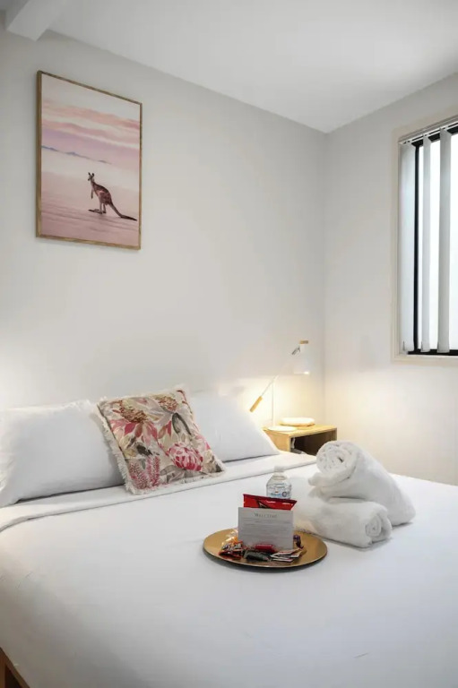 Smart Suites Self Check-in Apartments - 144 Dixon