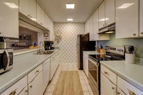 17 Mizzenmast Court