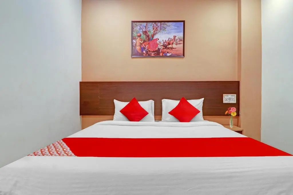 OYO Flagship 81027 Star Inn Near Durgam Cheruvu