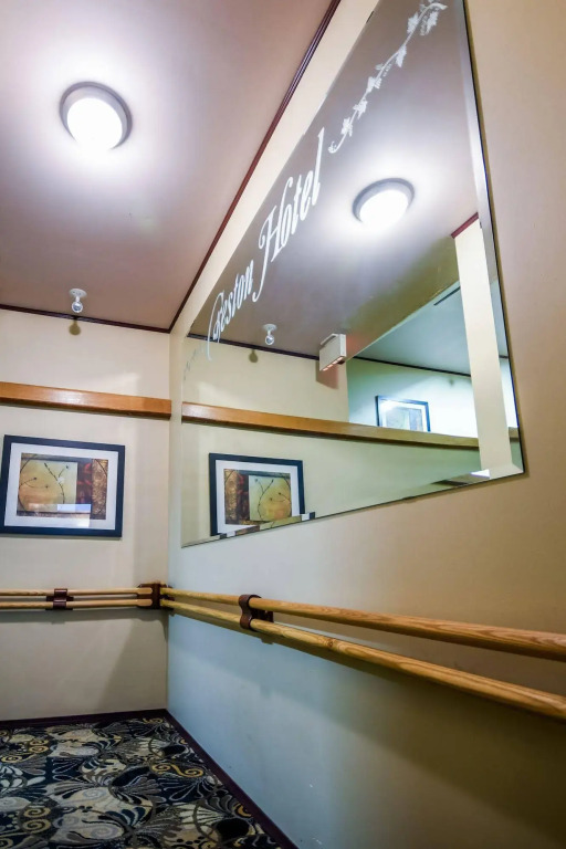 Creston Hotel