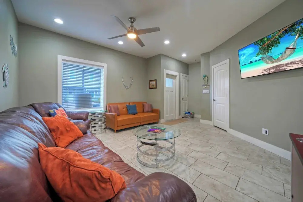 Ridley Retreat Community Pool, Mins to the Beach Corpus Christi + Port A
