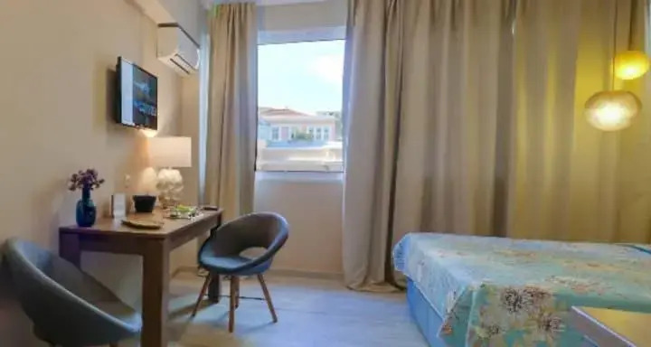 Ermou Fashion Suites #312 @ Plaka - King Size Bed