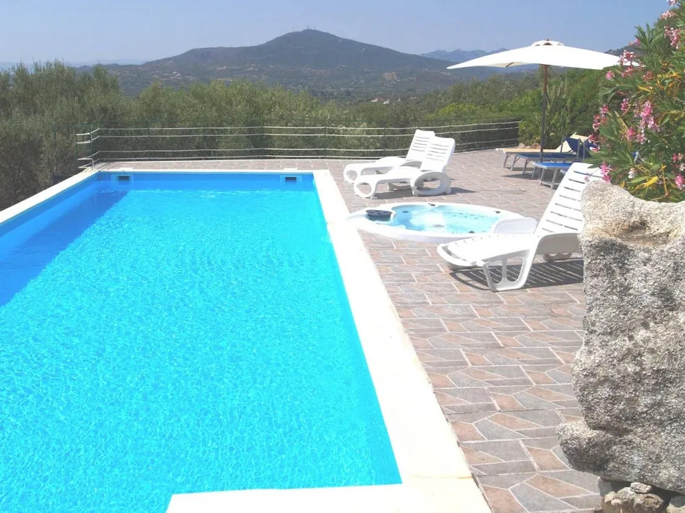 Apartment With 2 Bedrooms in Cugnana, With Pool Access, Terrace and Wifi
