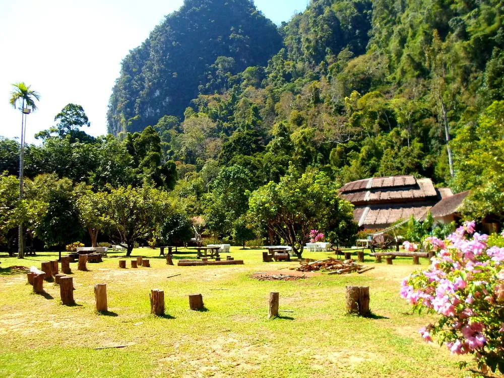 The Cliff and River Jungle Resort ภูผาและลำธารรีสอร์ท