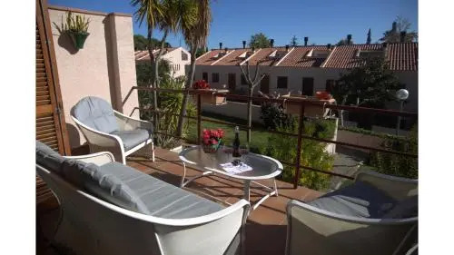 LLOGUER30 Margarets Family House with pool and parquing
