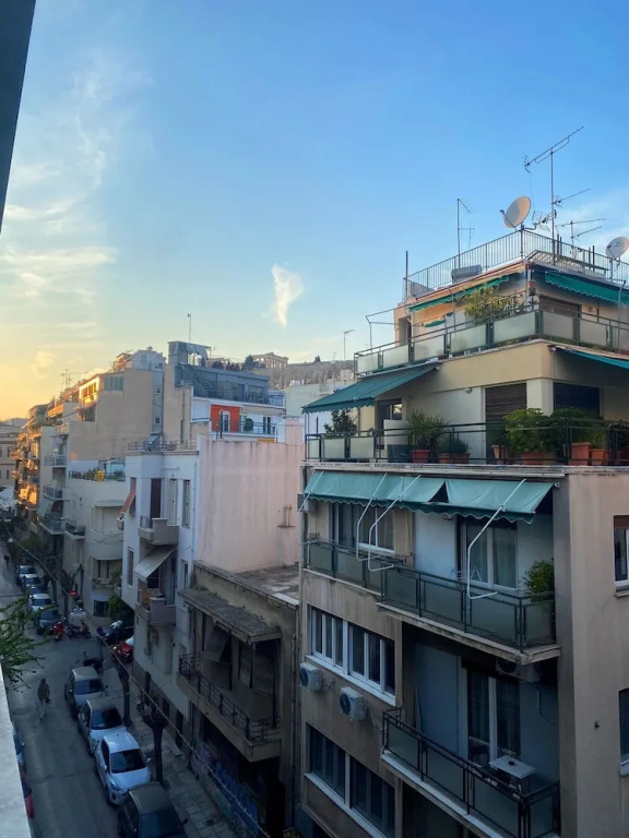 A Stroll to the Acropolis Athenian Homes