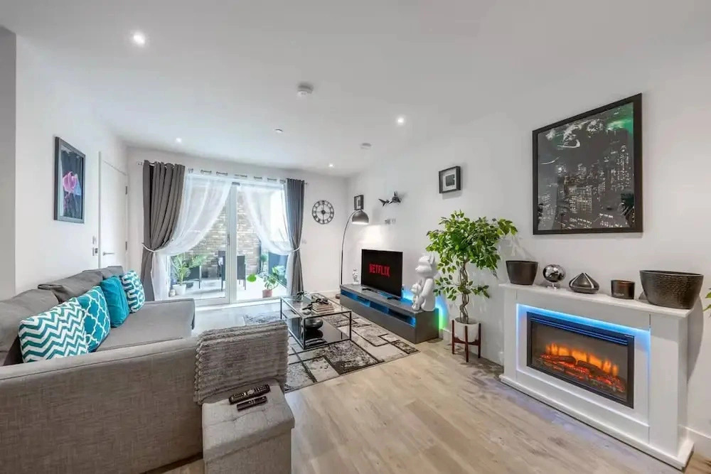 Stylish 1-bed Apt in Harrow With Balcony Near Heathrow and Wembley