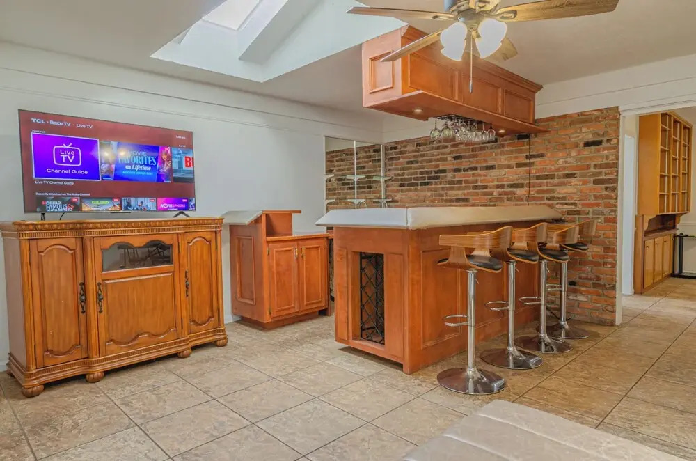 Relaxing 3BR Getaway with Pool and games