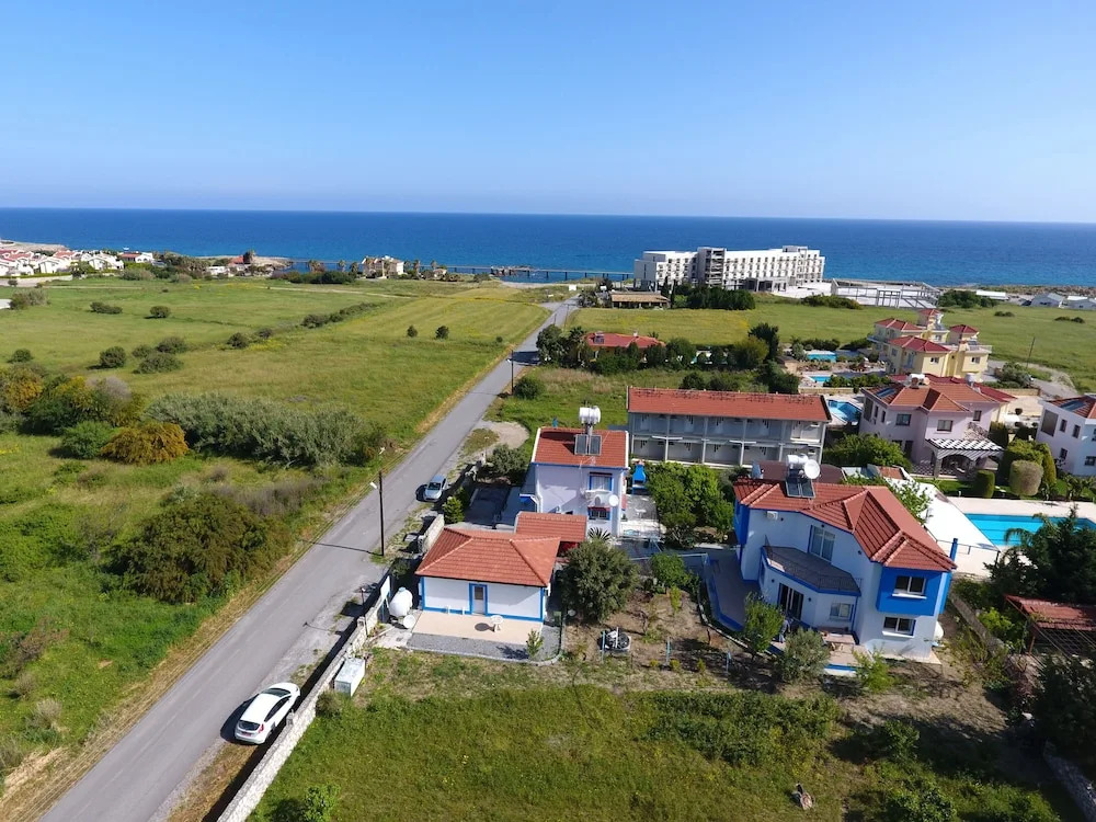Pomegranate Cottage 1 Double Bedroom With Spectacular Mountain Sea View
