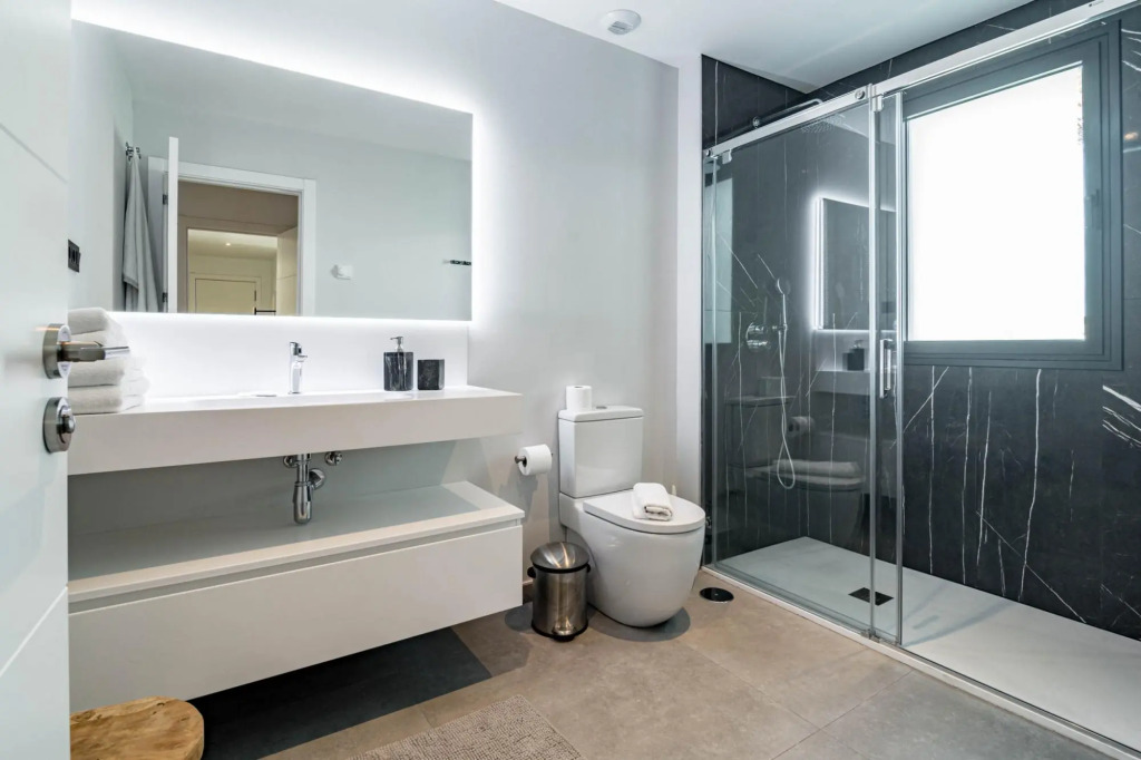 LAE7.BI- Apotel Estepona hills by roomservices