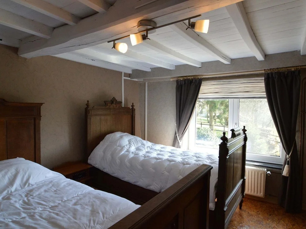 Cottage With Covered Swimming Pool, in a Quiet Location, Less Than 10km From La Roche