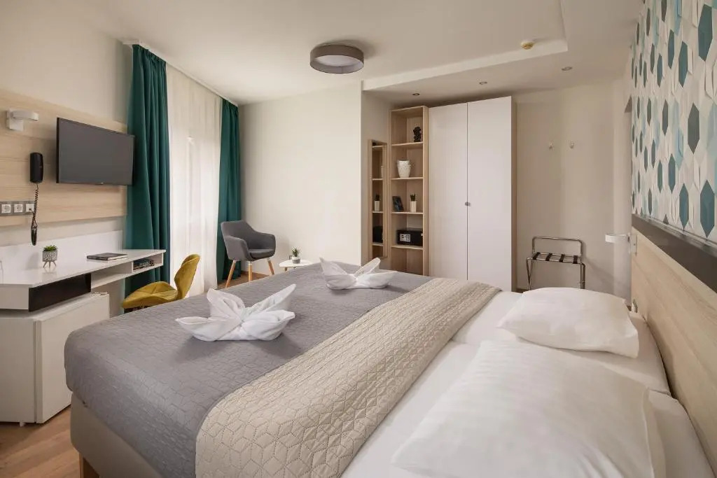Kristály Hotel