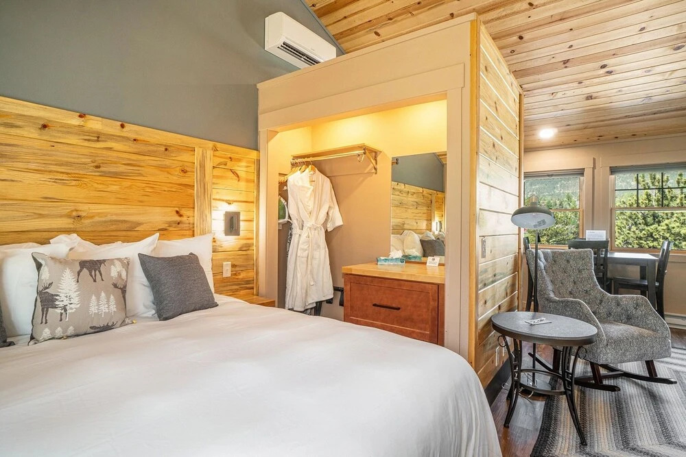 Solitude Longs Peak Suite 201 - Estes Park 1 Bedroom Studio by RedAwning