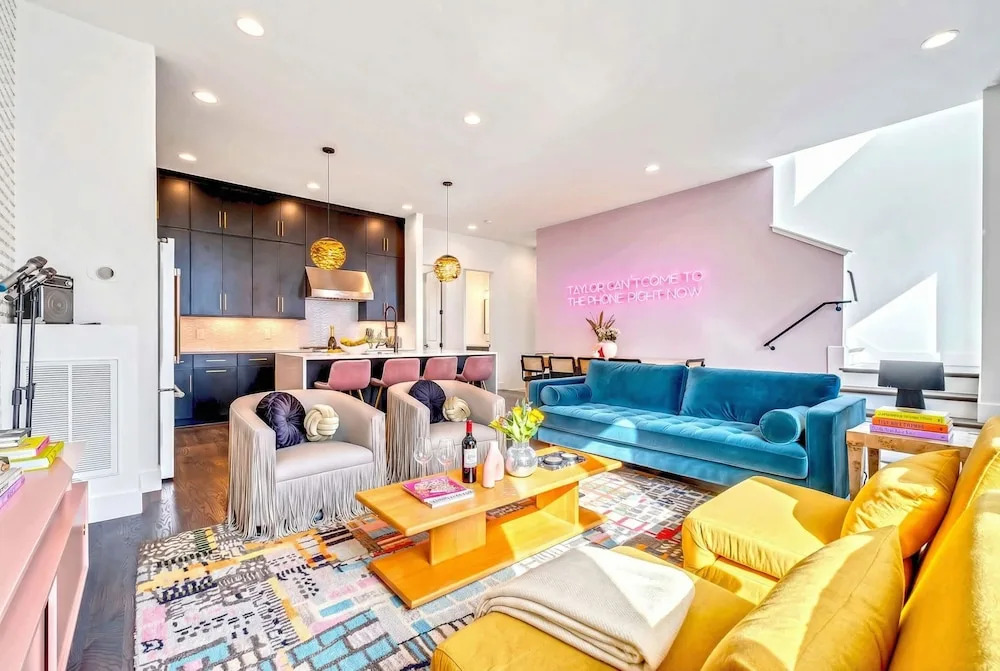 Taylor Swift Themed Rooftops Hot Tub Views