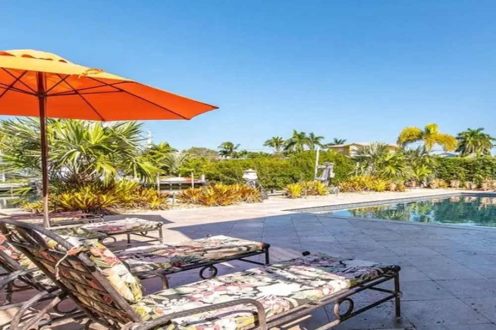 Exceptional Venetian Shores Home With Pool, Dock And Boat Lift. 4 Bedroom Home