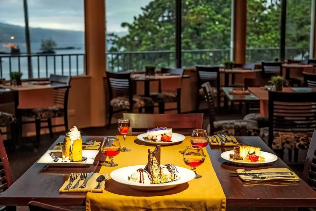 Hilo Hawaiian Hotel, Trademark Collection by Wyndham