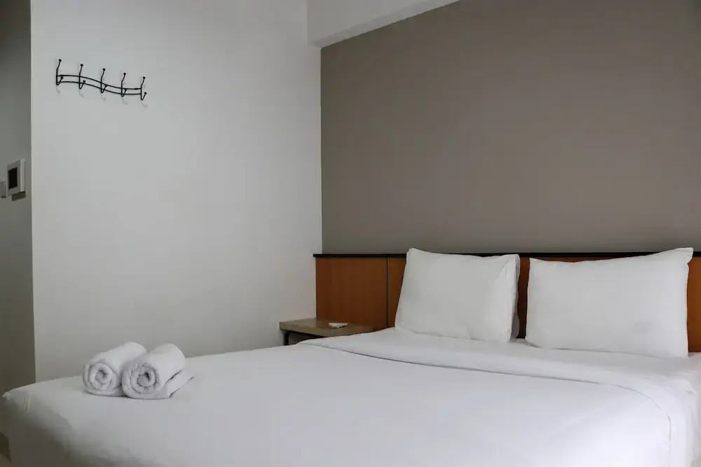 Fancy And Nice Studio Room At West Vista Apartment