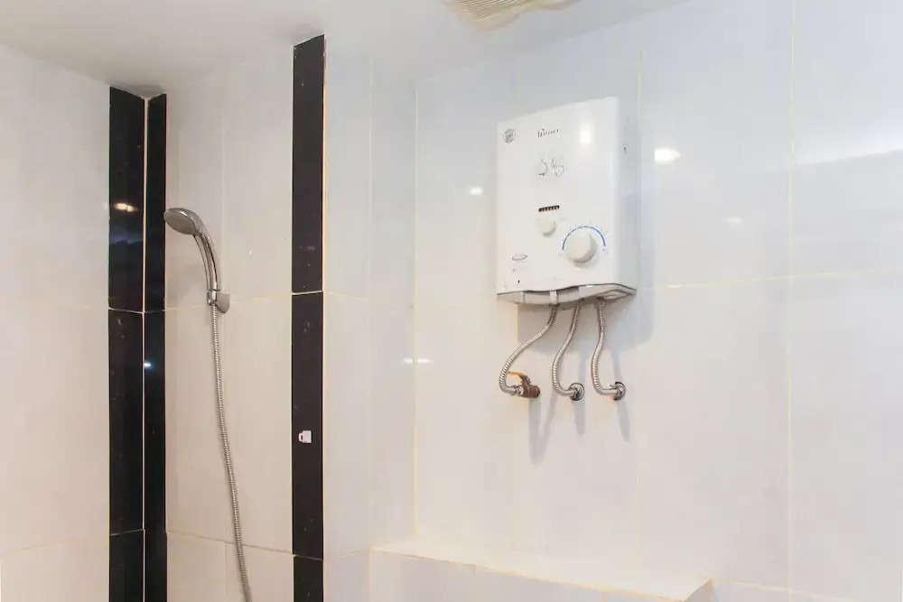 Simply Modern Classic 1Br Without Living Room At Grand Kamala Lagoon Apartment