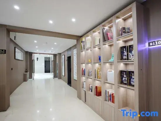 Rujia Huayi Selected Hotel (Fenzhou Market Xiguan Zhengjie Branch)