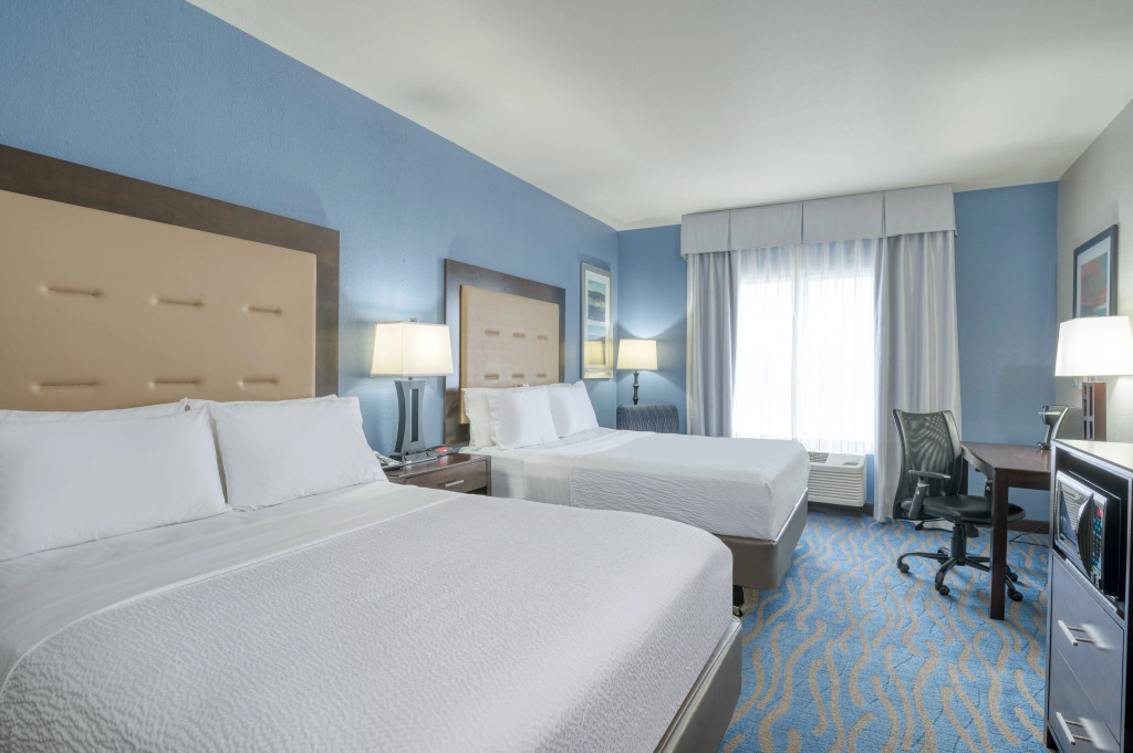 Holiday Inn Express and Suites Edwardsville by IHG