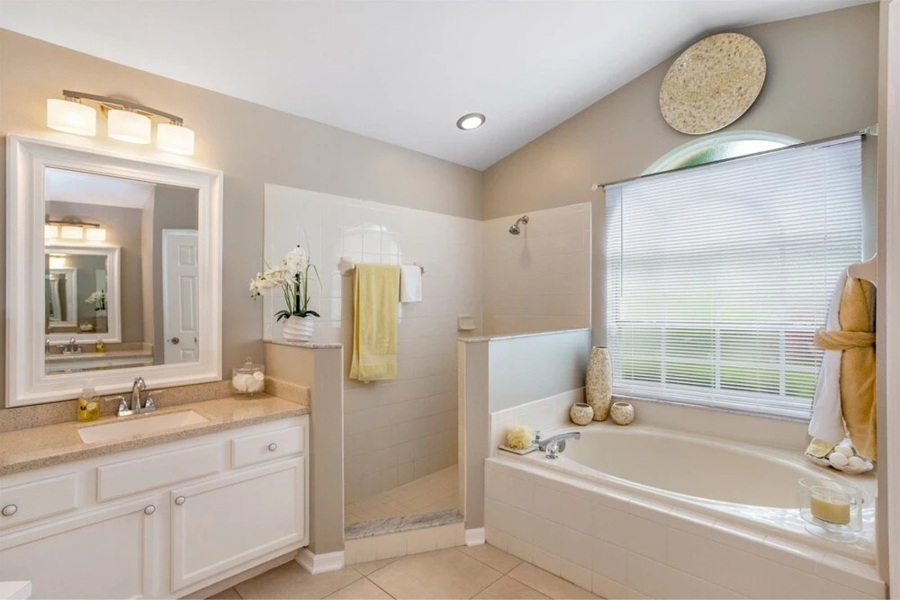 Stunning 4 Bed, 3 Bath Villa With Southwest Facing Pool and spa - 503